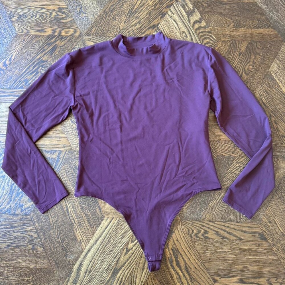Babaton aritzia Maroon Purple Long sleeve mock‎ neck bodysuit size 2XL